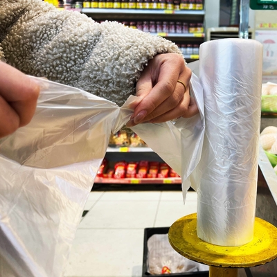 カスタマイズされた色 HDPE プラスチック食品包装袋 カスタマイズされた厚さのロールバッグ