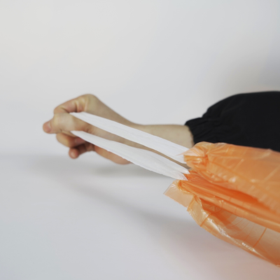 引き出し の 紐 で 閉め られる 色とりどりの HDPE 一回 使い捨て の ごみ袋